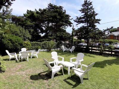 Departamento en alquiler en Valeria del Mar. 2 y 3 ambientes, 1 baño y capacidad de 2 a 5 personas. A 50 m de la playa