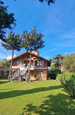 Departamento en alquiler en Valeria del Mar. 2 y 3 ambientes, 1 baño y capacidad de 2 a 4 personas. A 50 m de la playa