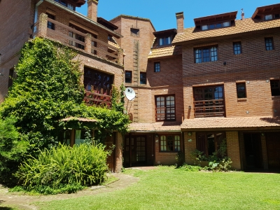 Complejo de Duplex en alquiler en Valeria del Mar. 5 ambientes, 2 baños y capacidad de 2 a 7 personas. Tour virtual 360. A 100 m de la playa