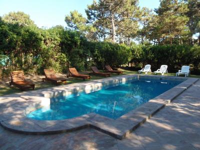 Complejo de Duplex en alquiler en Valeria del Mar. 5 ambientes, 2 baños y capacidad de 2 a 7 personas. Tour virtual 360. A 100 m de la playa