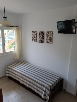 Departamento en alquiler en Valeria del Mar. 2 ambientes, 1 bao y capacidad de 1 a 4 personas. A 50 m de la playa