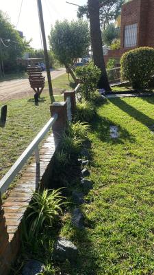 Chalet en alquiler en Valeria del Mar. 3 ambientes, 1 baño y capacidad 4 personas. A 50 m de la playa