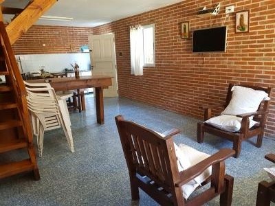 Casa en alquiler en Valeria del Mar. 3 ambientes, 1 baño y capacidad de 1 a 6 personas. A 100 m de la playa