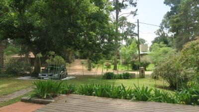 Casa en alquiler en Valeria del Mar. 3 ambientes, 1 baño y capacidad de 2 a 5 personas.