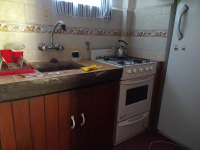 Departamento en alquiler en Valeria del Mar. 2 ambientes, 1 baño y capacidad de 2 a 4 personas. 