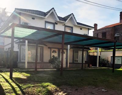 Complejo de Duplex en alquiler en Valeria del Mar. 3 ambientes, 2 baños y capacidad de 2 a 5 personas. Tour virtual 360. A 50 m de la playa