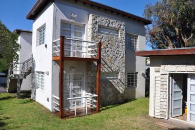 Departamento en alquiler en Valeria del Mar. 2 ambientes y monoambiente ambientes, 1 baño y capacidad de 1 a 4 personas. 