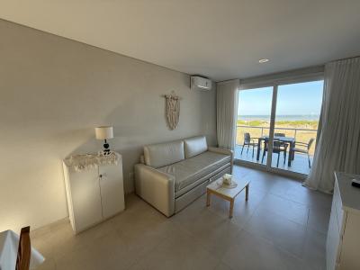 Departamento en alquiler en Valeria del Mar. 2 ambientes, 2 baños y capacidad de 2 a 4 personas. 