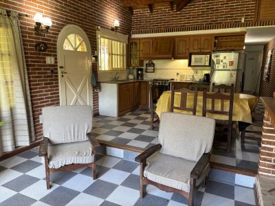 Casa en alquiler en Valeria del Mar. 4 ambientes, 3 baños y capacidad de 4 a 7 personas. 