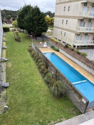 Casa en alquiler en Valeria del Mar. 3 ambientes, 2 baños y capacidad de 2 a 6 personas. 