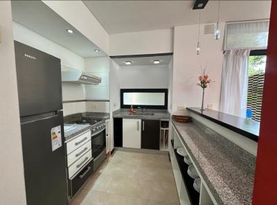 Departamentos en alquiler en Valeria del Mar. 3 ambientes, 2 baños y capacidad de 2 a 4 personas. 