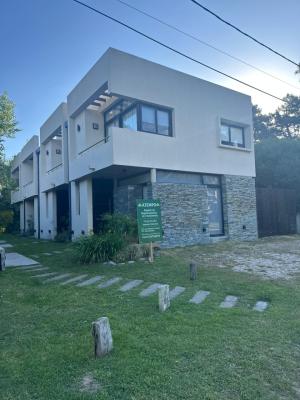 Departamentos en alquiler en Valeria del Mar. 3 ambientes, 2 baños y capacidad de 2 a 4 personas. 