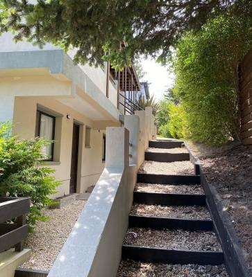 Complejo de Duplex en alquiler en Valeria del Mar. 3 ambientes, 2 baños y capacidad de 1 a 6 personas. 