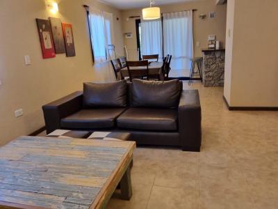 Complejo de Duplex en alquiler en Valeria del Mar. 3 ambientes, 2 baños y capacidad de 1 a 6 personas. 