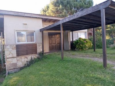 Casa en alquiler en Valeria del Mar. 5 ambientes, 3 baños y capacidad de 3 a 7 personas. 