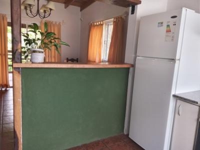Casa en alquiler en Valeria del Mar. 5 ambientes, 3 baños y capacidad de 3 a 7 personas. 