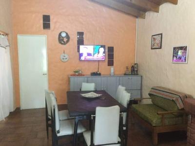 Casa en alquiler en Valeria del Mar. 4 ambientes, 1 baño y capacidad 6 personas. 