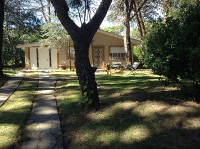 Casa en alquiler en Valeria del Mar. 4 ambientes, 1 baño y capacidad 6 personas. 