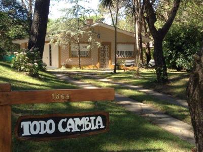 Casa en alquiler en Valeria del Mar. 4 ambientes, 1 baño y capacidad 6 personas. 