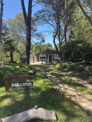 Casa en alquiler en Valeria del Mar. 4 ambientes, 1 baño y capacidad 6 personas. 