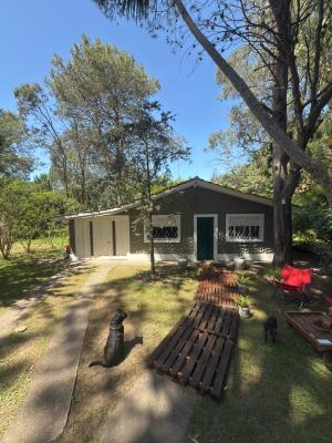 Casa en alquiler en Valeria del Mar. 4 ambientes, 1 baño y capacidad 6 personas. 