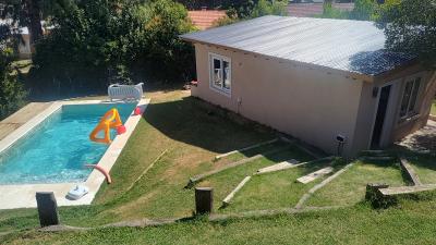 Cabaña en alquiler en Valeria del Mar. 2 ambientes, 1 baño y capacidad de 1 a 4 personas. 