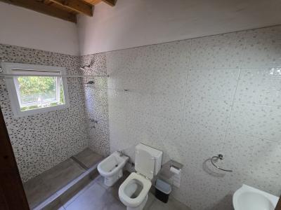 Cabaña en alquiler en Valeria del Mar. 2 ambientes, 1 baño y capacidad de 1 a 4 personas. 